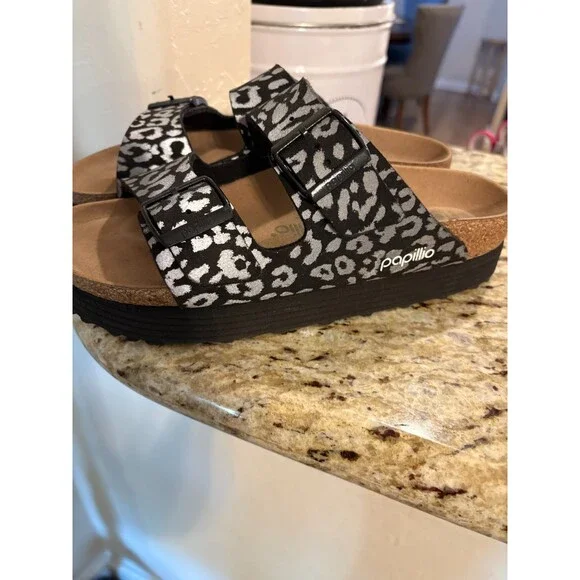 Birkenstock x Papillio Arizona Grooved sandals in a reflective leopard black 8.5 - Picture 5 of 6